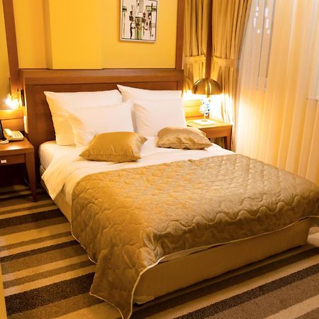 Hotel Ambasador Prishtina Pristina Eksteriør billede