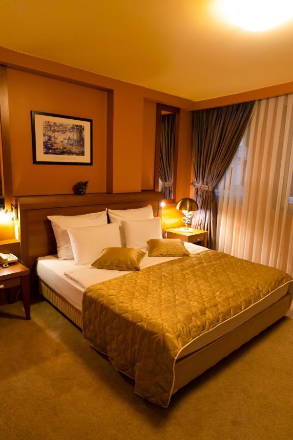 Hotel Ambasador Prishtina Pristina Eksteriør billede