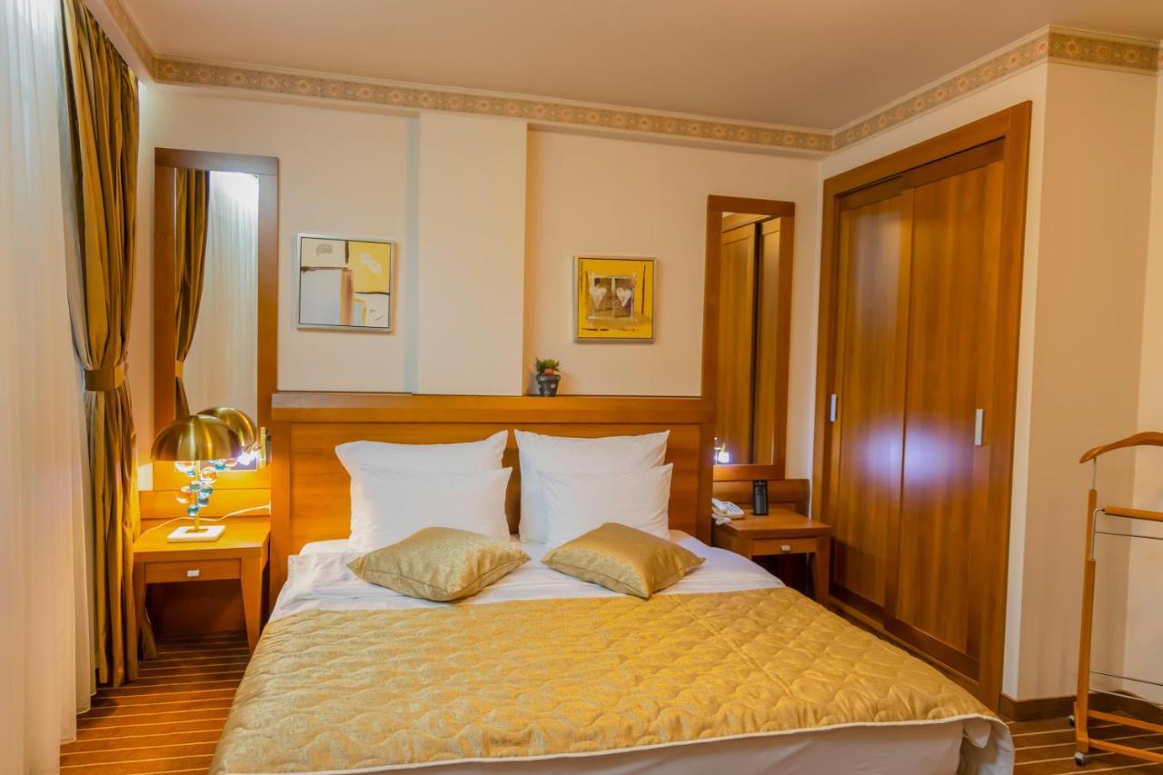 Hotel Ambasador Prishtina Pristina Eksteriør billede