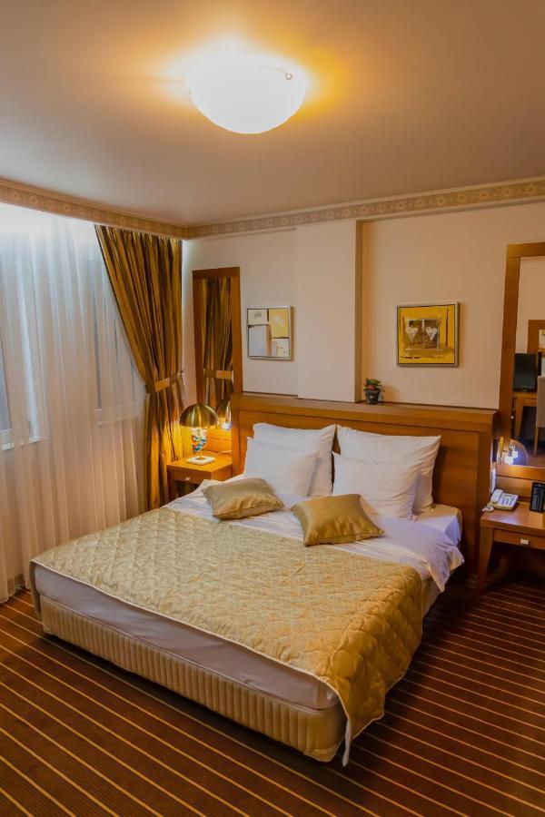 Hotel Ambasador Prishtina Pristina Eksteriør billede