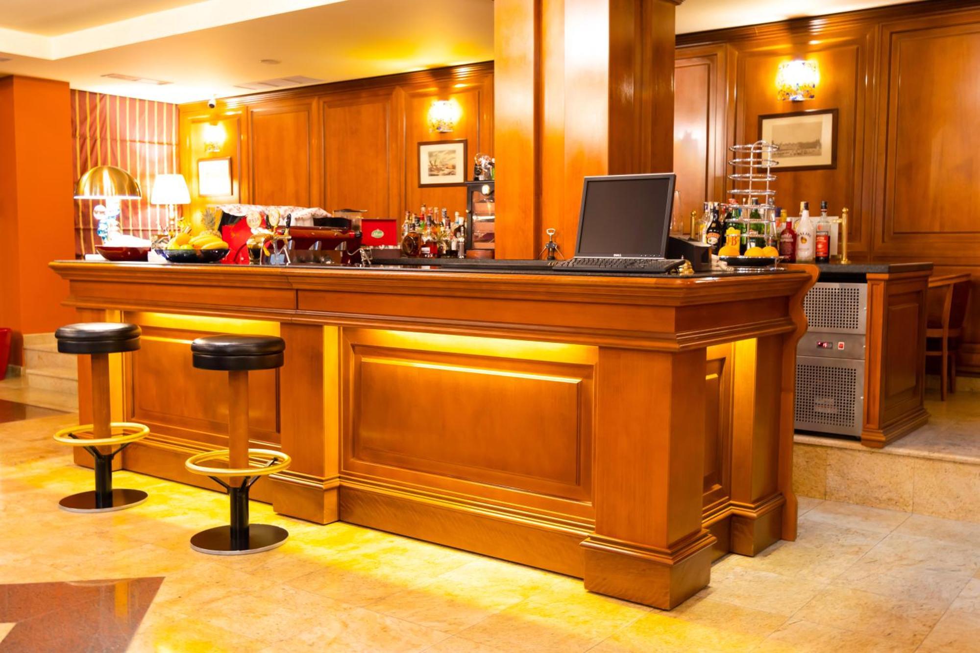 Hotel Ambasador Prishtina Pristina Eksteriør billede