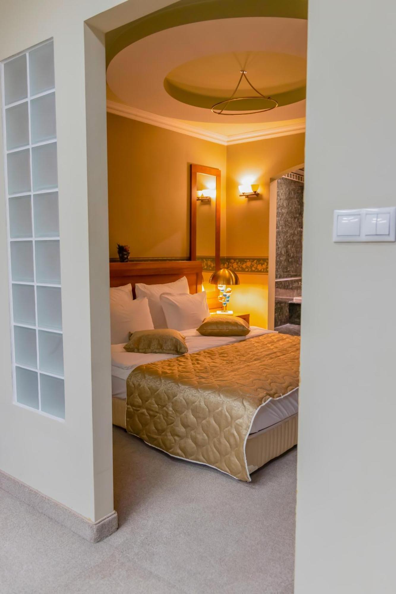 Hotel Ambasador Prishtina Pristina Eksteriør billede
