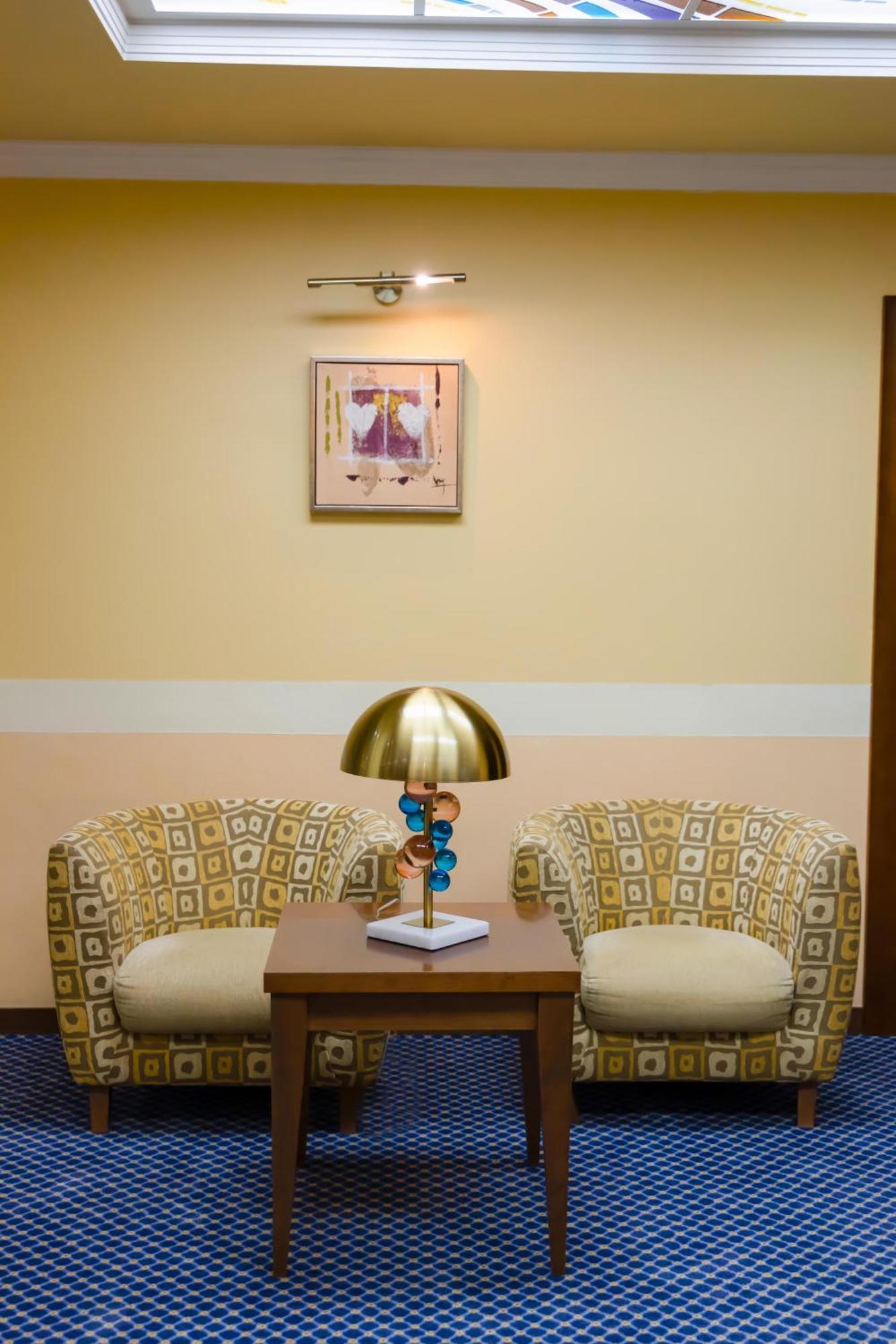 Hotel Ambasador Prishtina Pristina Eksteriør billede